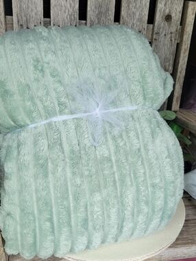 King Plush Ribbed Blanket - Sage Green Bedsure